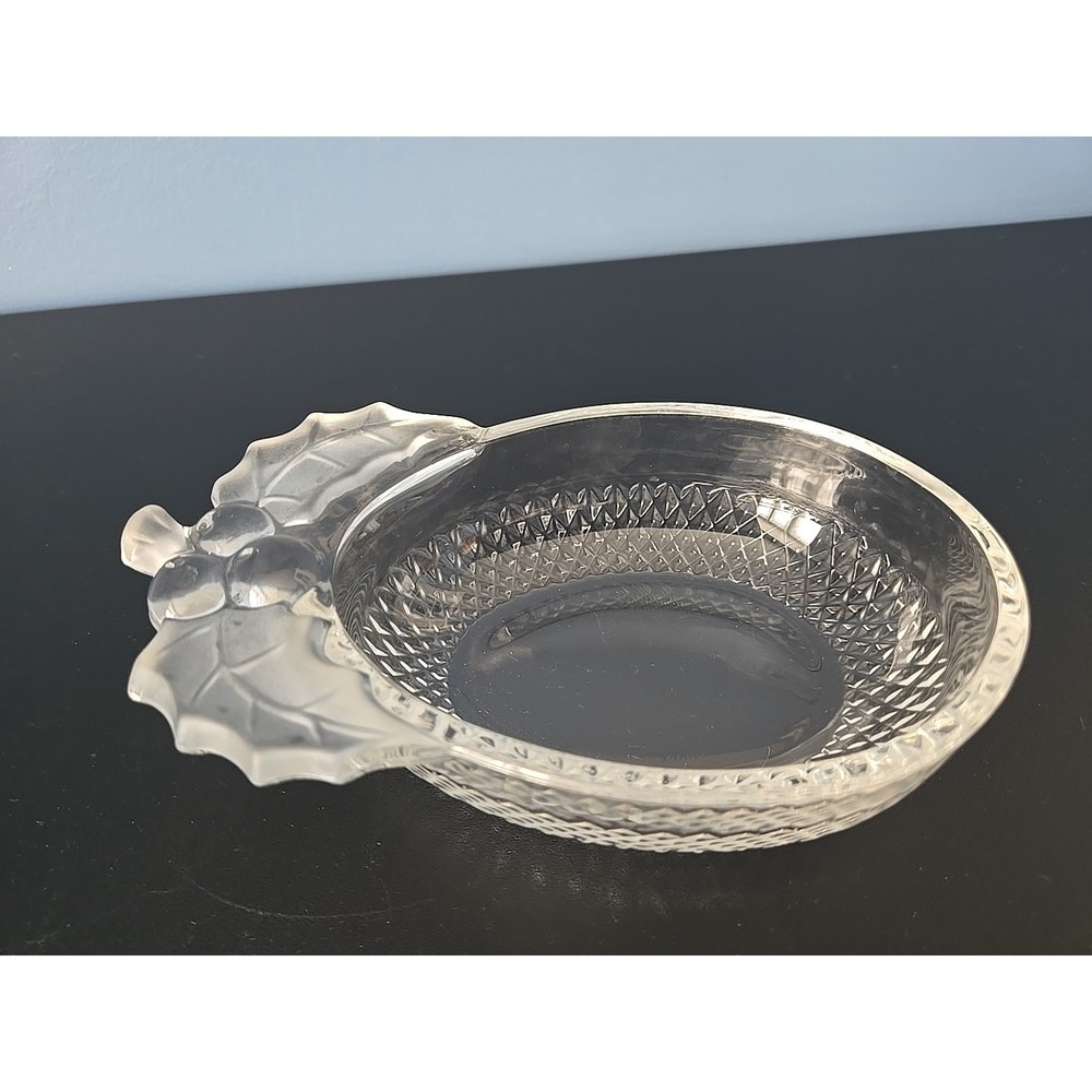 Mikasa Studio Nova‎ Frosted Holly Berry Glass Bowl Christmas Treasure Dish